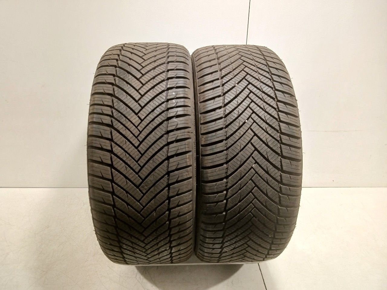 Bandenset 2 stuks 4-Seizoenen 215 40 R17, Autos : Pièces & Accessoires, Onderdelen@venauto.nl, Van der Ven Autorecycling B.V.