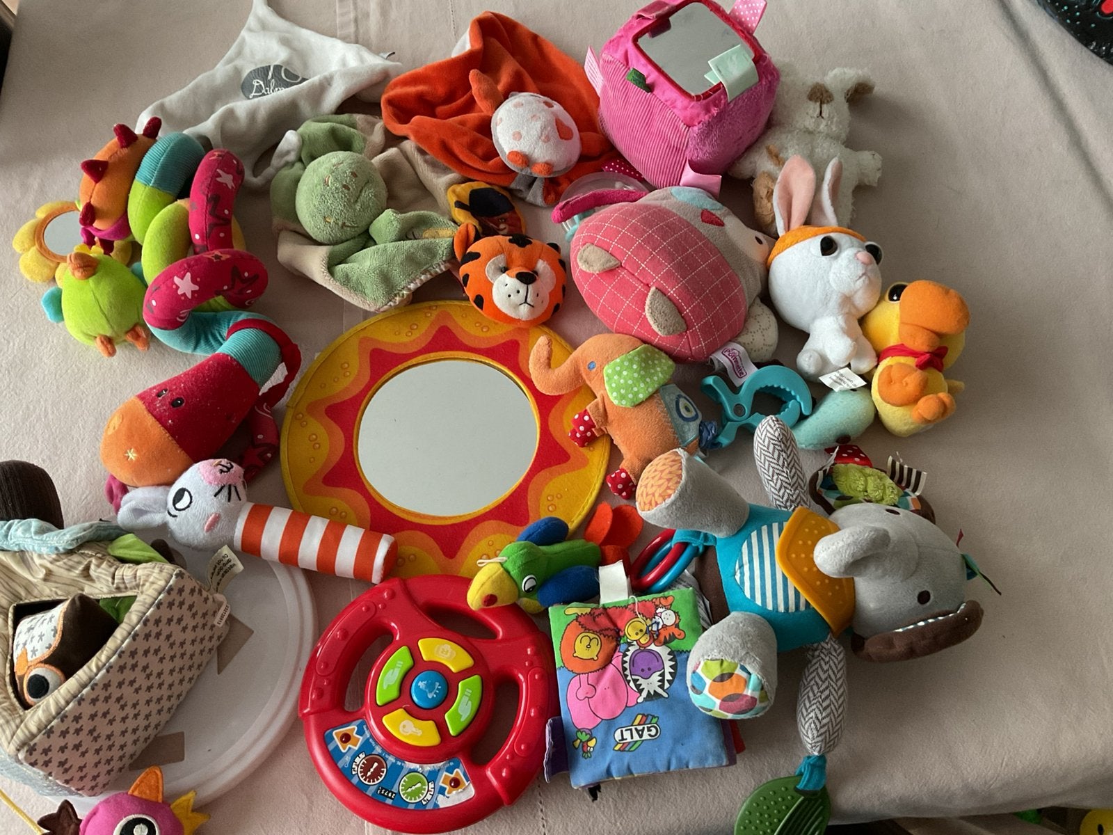 Lot de 18 premiers jouets pour bébés et tout petits, Enlèvement ou Envoi, Comme neuf, Hochet, Sonore