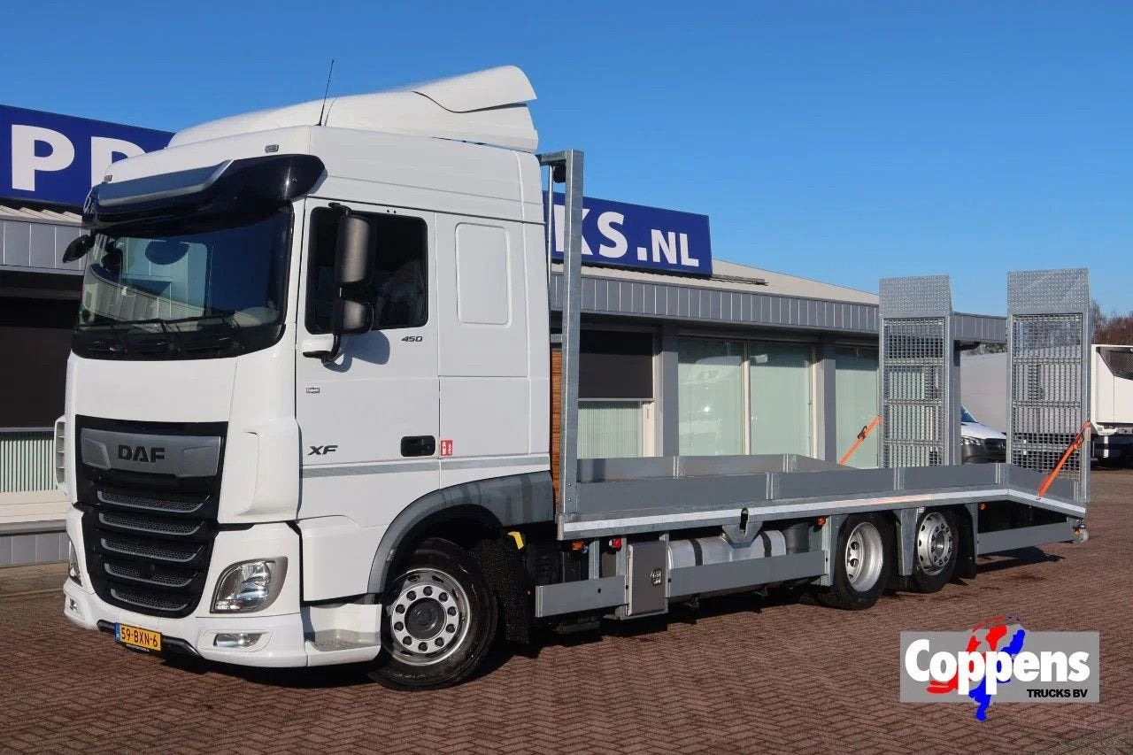 DAF XF 450 6x2 Oprijwagen vloerhoogte 100 cm + 2x bed + lift, Automaat, Wit, Bedrijf, Diesel