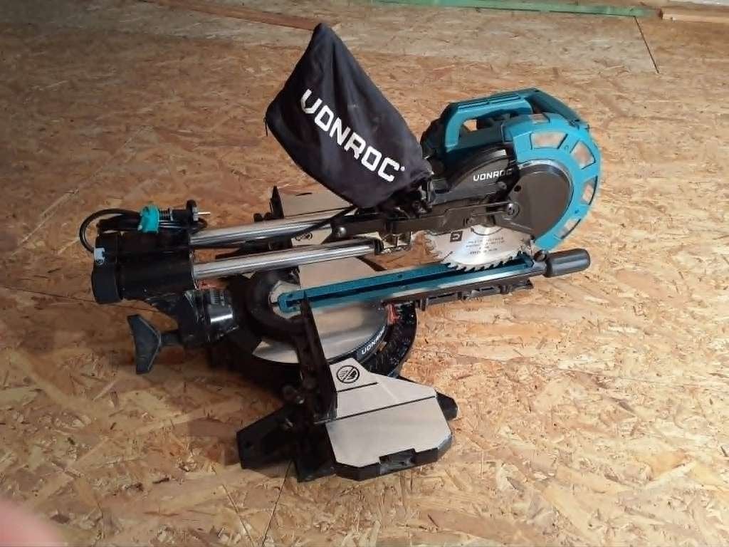 Afkortzaag / verstekzaag Vonroc, Bricolage & Construction, Outillage | Scies mécaniques, Comme neuf, Scie à onglet, 1200 watts ou plus