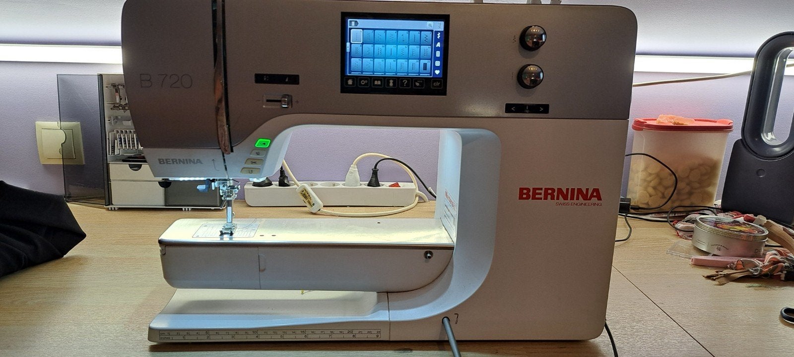 Bernina 720 computer gestuurd, Ophalen, Zo goed als nieuw, Bernina