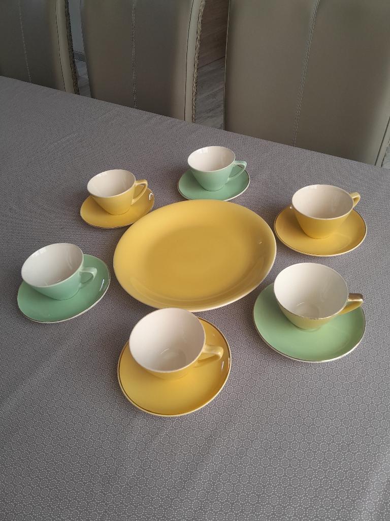 Boch pastel 6 kopjes + S/cups + ronde schaal geel/groen BE, Ophalen of Verzenden
