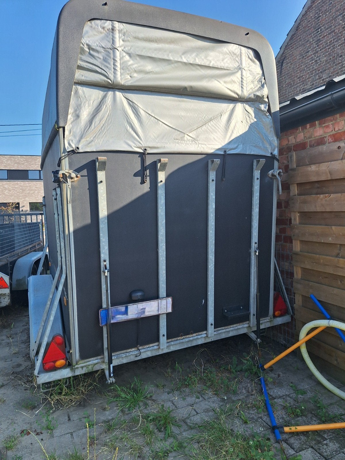 2paards trailer
Merk Hotra
pompen van de val werden r, Dieren en Toebehoren, Ophalen, Gebruikt, Polyester, 2-paards trailer
