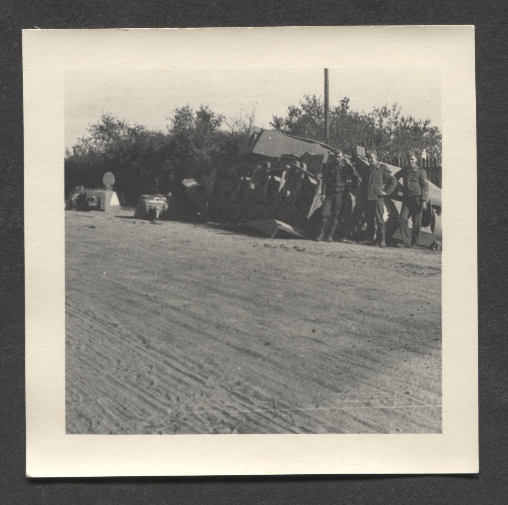 Duitse soldaten bij vernietigde Russische tanks met afgescho, Envoi, Armée de terre, Photo ou Poster