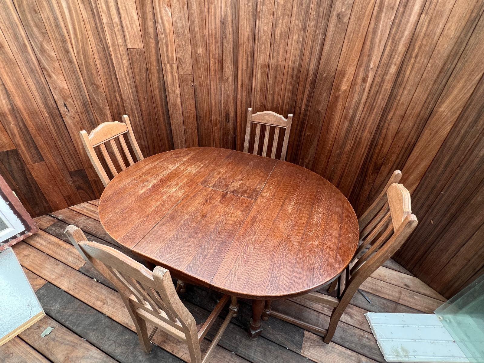 Massief houten eettafel met 4 stoelen, Ophalen, Zo goed als nieuw