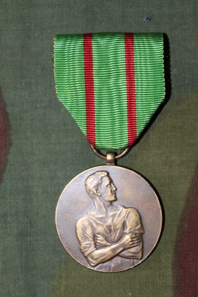 werkweigeraars 1940-1945, Verzamelen, Ophalen of Verzenden, Landmacht, Lintje, Medaille of Wings