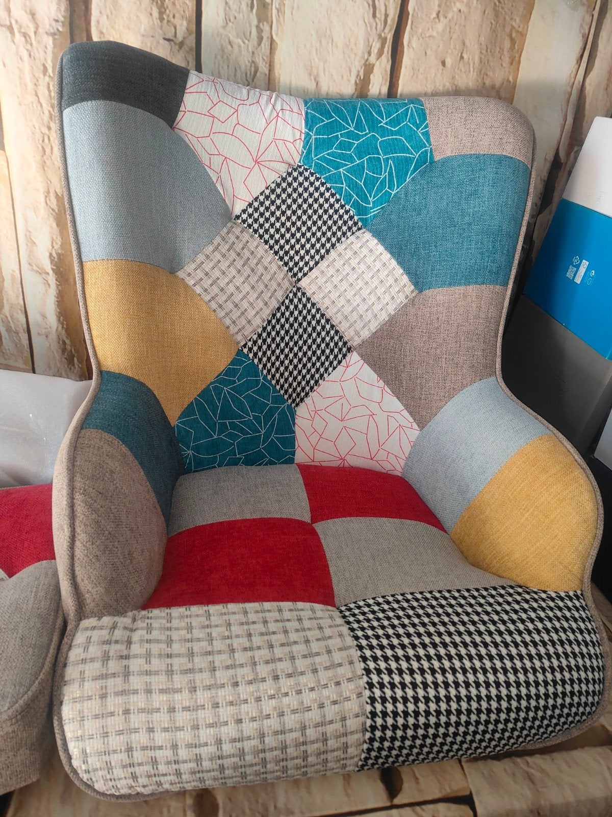 Fauteuil en tissu patchwork multicolore. Pied en bois + pouf, Enlèvement, Neuf, Bois, 50 à 75 cm