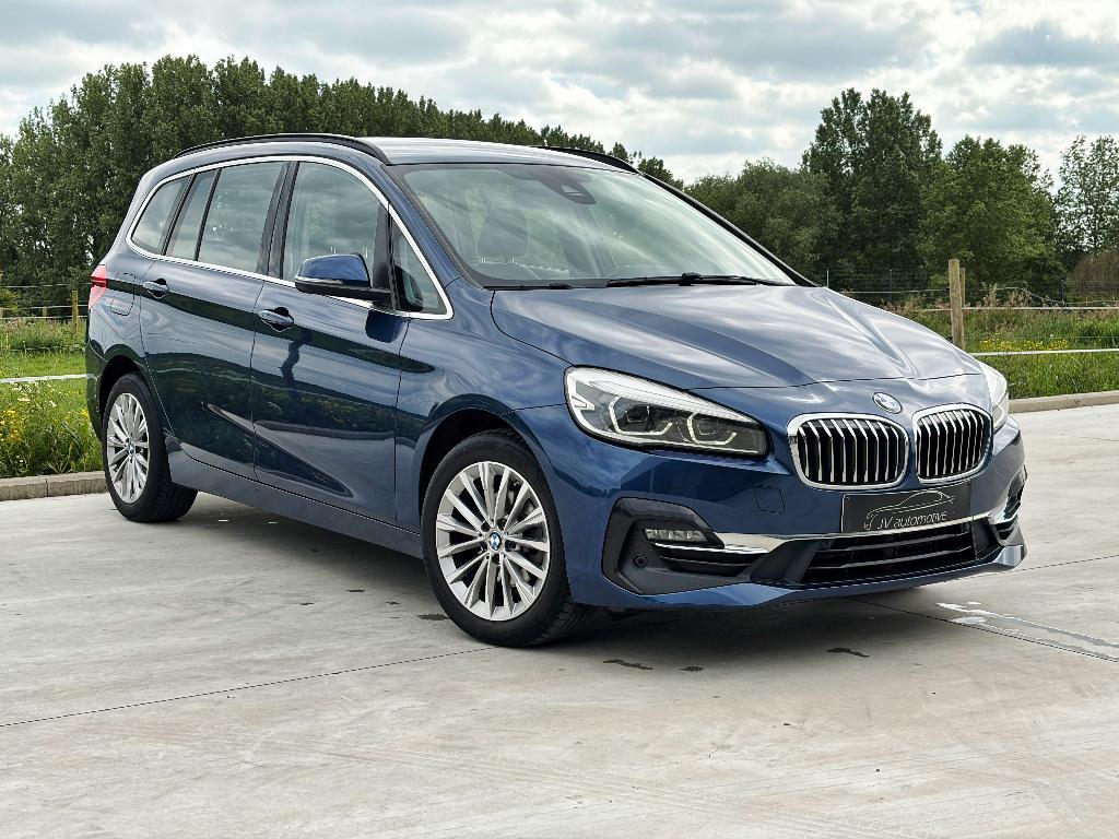 BMW 216i - 2021 - 92.787km - 7 ZIT - CAMERA - LEDER, Auto's, BMW, Voorwielaandrijving, Monovolume, Blauw, 7 zetels