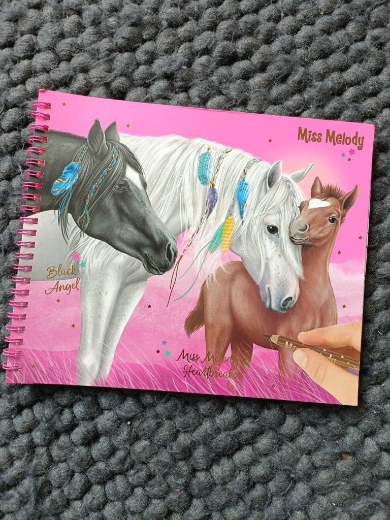 Miss Melody kleurboek Black Angel & Heartbreaker, Ophalen, Nieuw, Papier, Schets- of Tekenboek