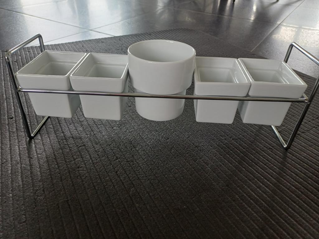Hapjes en dip potjes, Ophalen