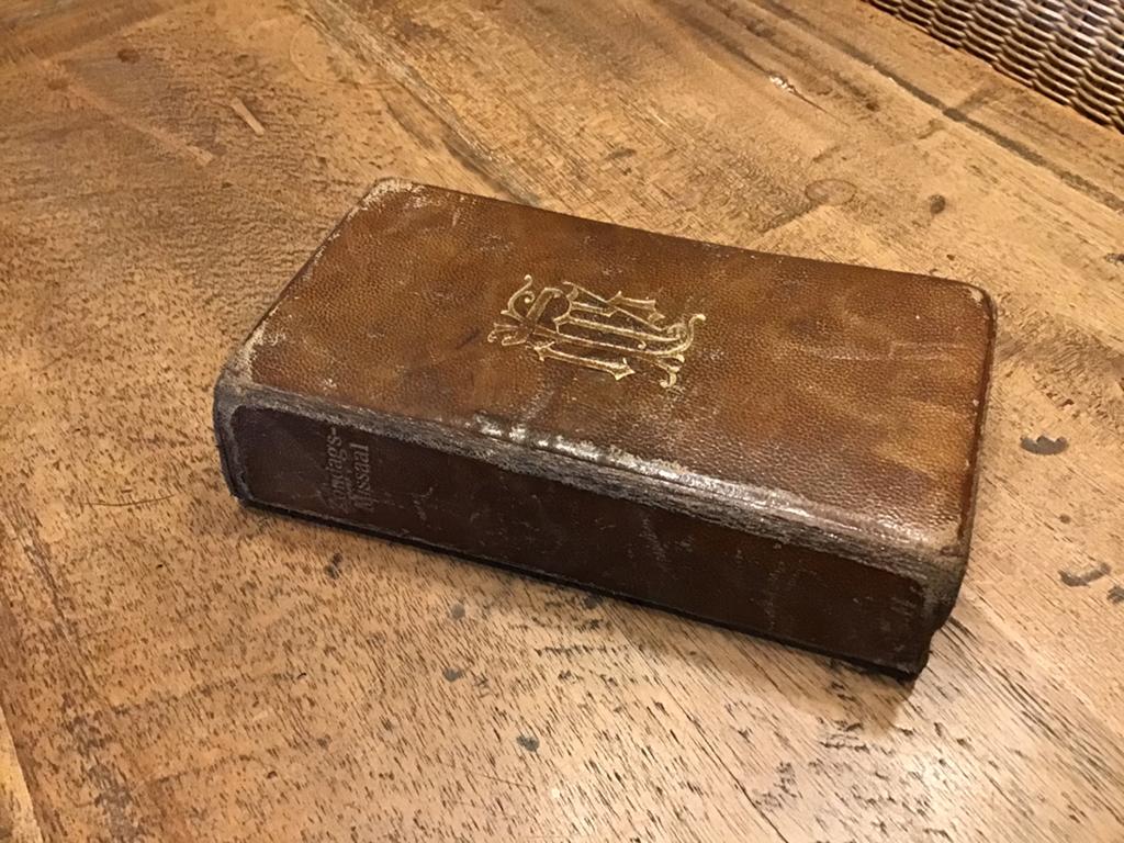 Ancien livre de prières du Missel du dimanche, Enlèvement ou Envoi, Utilisé