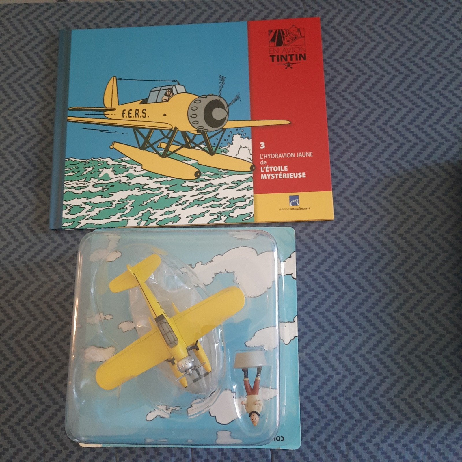 KUIFJE EN DE VLIEGTUIGEN*Nr 3*Ed.MOULINSART*HYDRAVION GEEL*, Verzamelen, Ophalen, Kuifje, Nieuw, Overige typen
