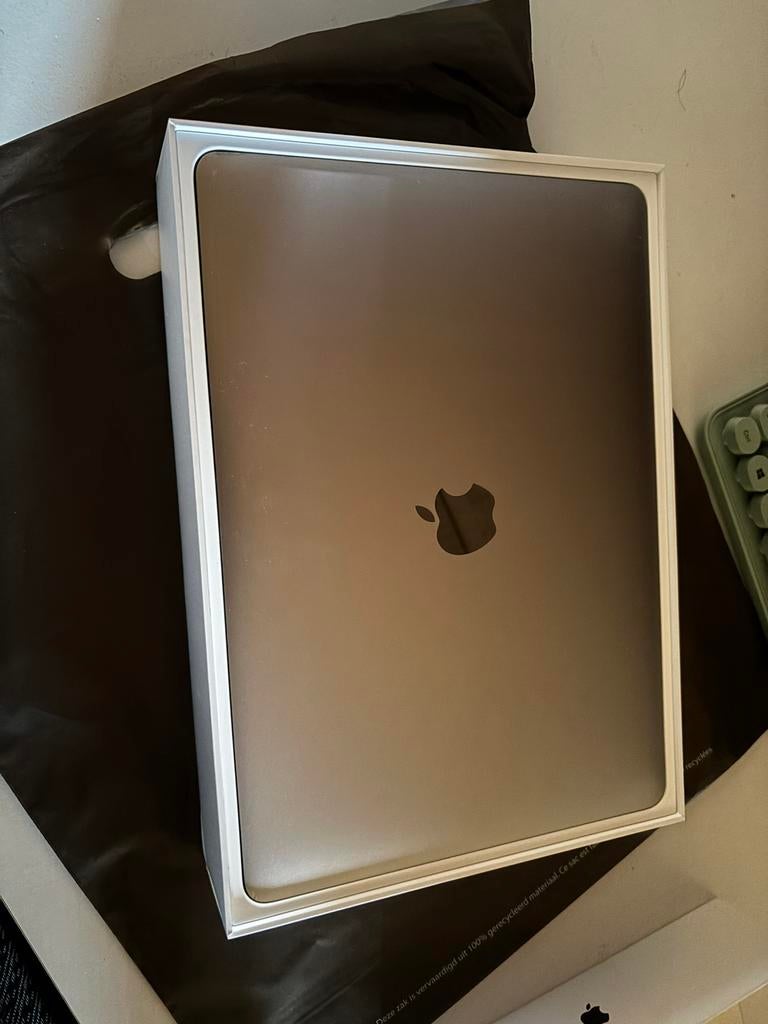 Macbook pro met touchbar, Ophalen, Zo goed als nieuw, MacBook