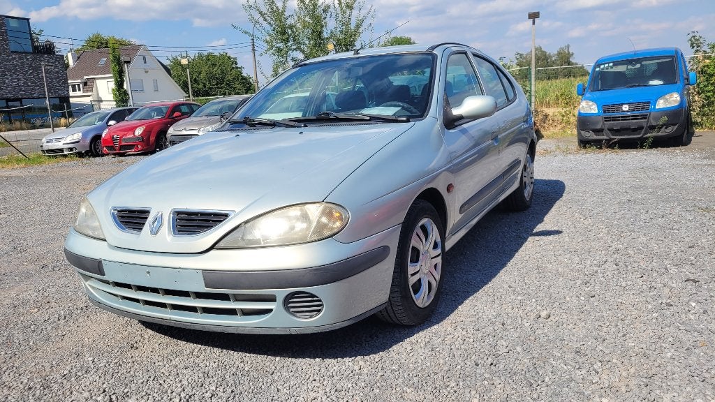 renault megane 1.6i AUTOMAAT TREKHAAK !! EERST LEZEN !!, Auto's, Renault, Stof, 4 cilinders, 1600 cc, Bedrijf
