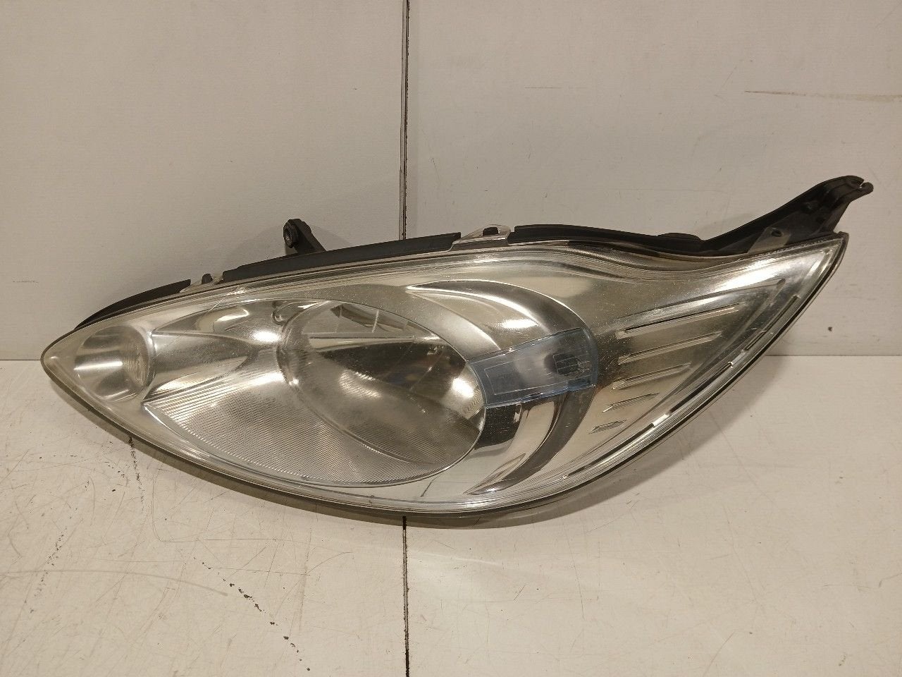 Koplamp links Ford Ka, Auto-onderdelen, Onderdelen@venauto.nl, Van der Ven Autorecycling B.V., Gebruikt, Ettenseweg 76, 4706 PB Roosendaal, The Netherlands