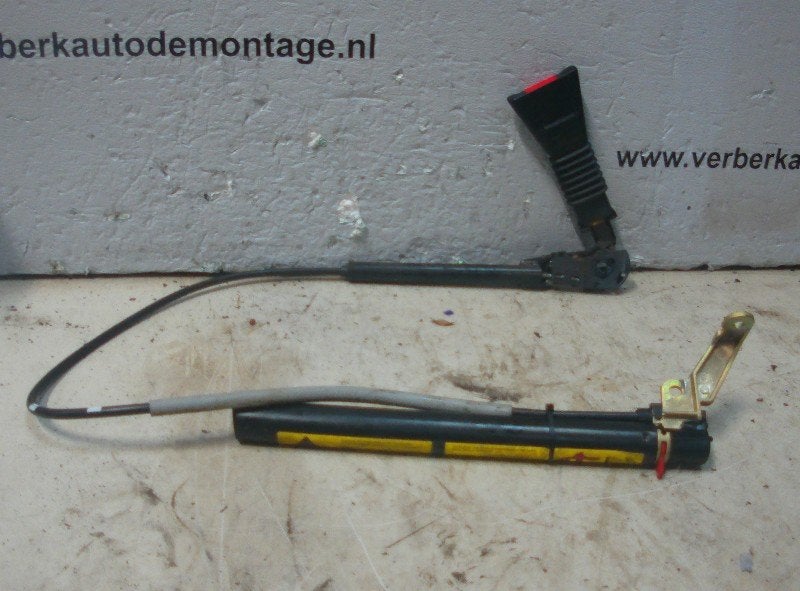 GORDELSLOT LINKS VOOR Opel Corsa B (73 / 78 / 79), Auto-onderdelen, Interieur en Bekleding, Opel, Gebruikt