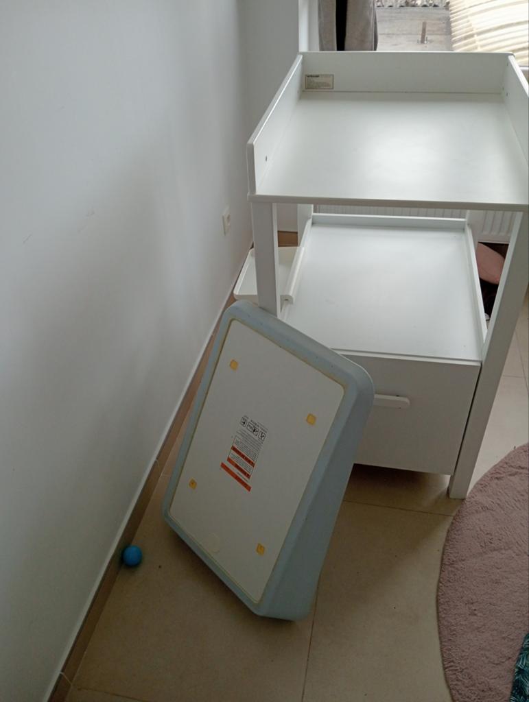 Table à langer, chambre de bébé, Enlèvement