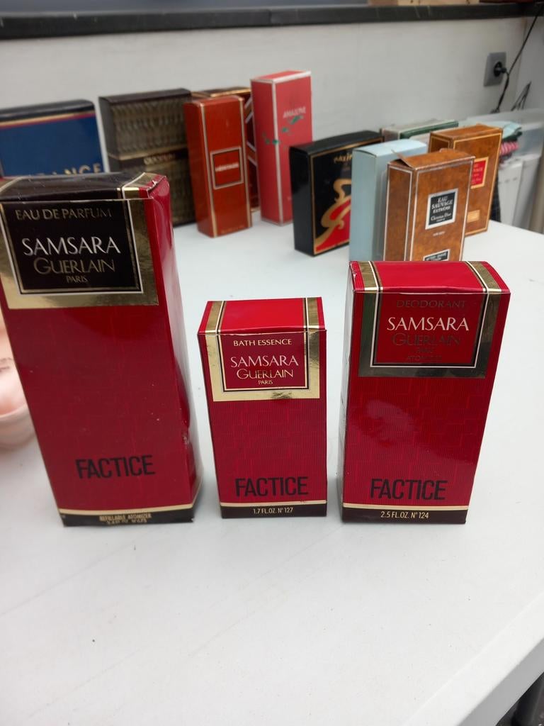 Bouteilles parfums factices vintage, Ophalen
