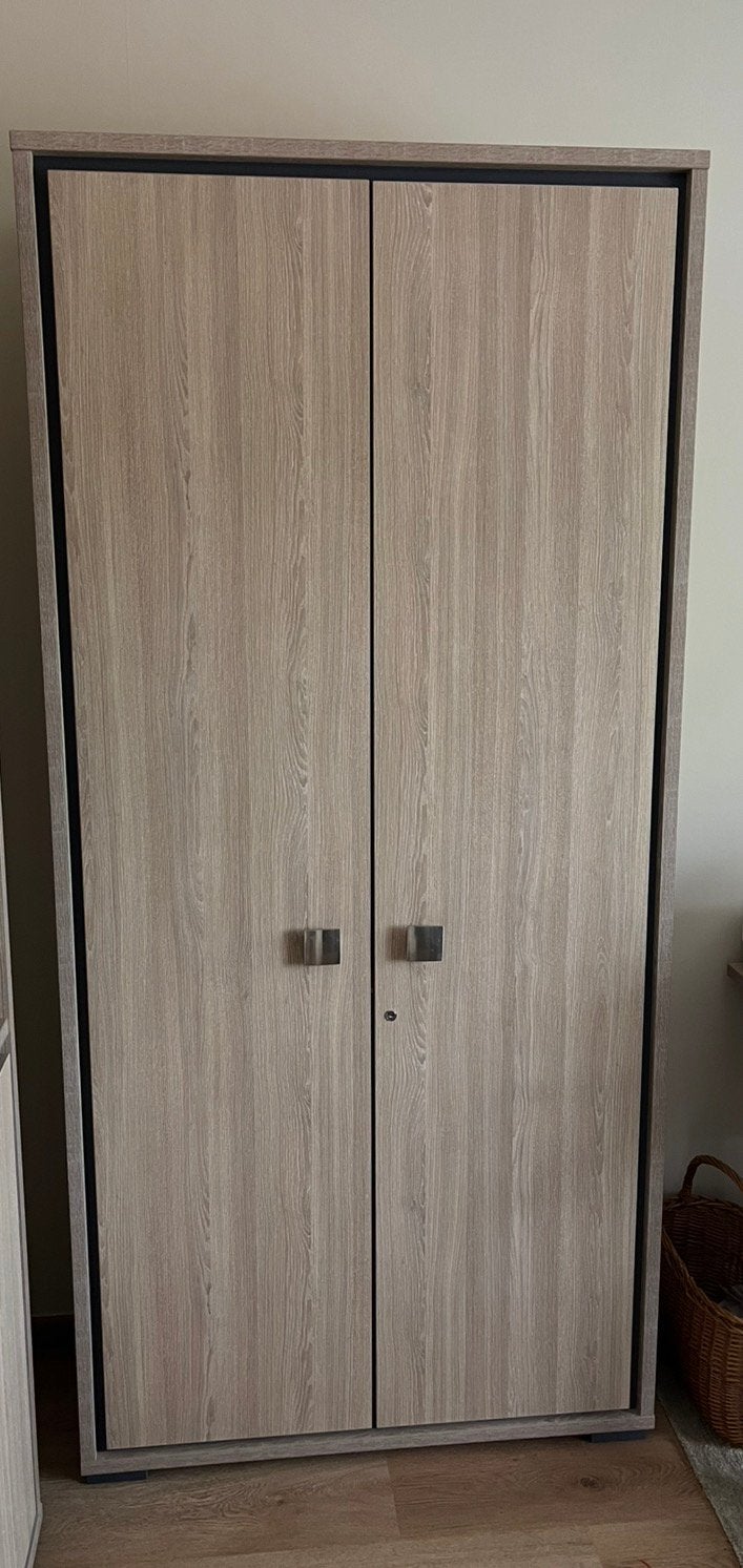 Kast, Enlèvement, Comme neuf