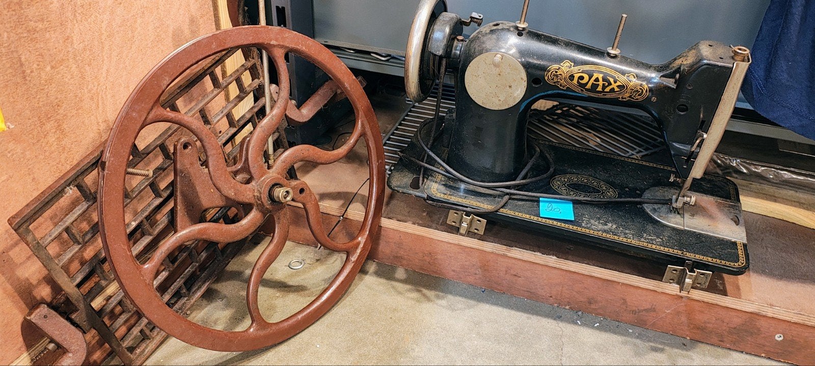 Machine à coudre ancienne Pax, Enlèvement
