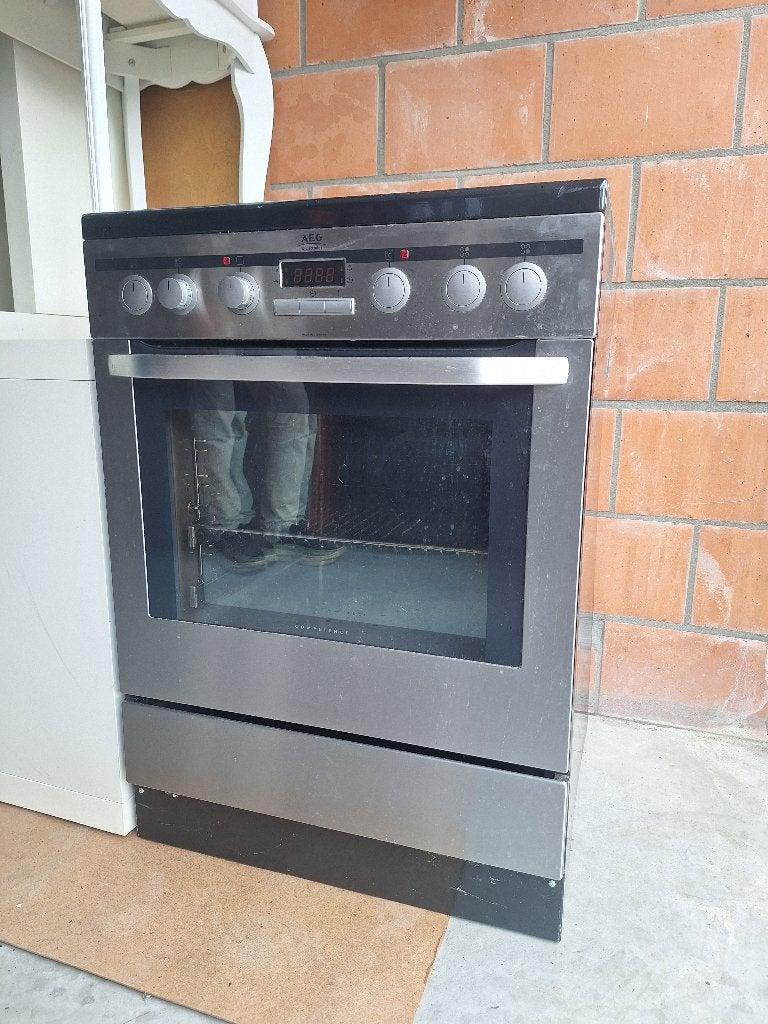Cuisinière électrique AEG avec four (voir mon autre annonce), Electroménager, 4 zones de cuisson, Comme neuf, Enlèvement, Air chaud