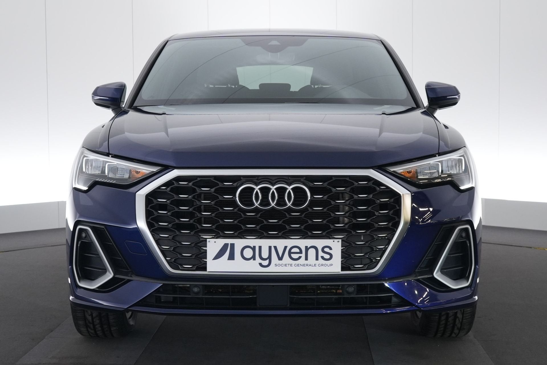 (2CEZ234) AUDI Q3 SPORTBACK, Auto's, Gebruikt, Blauw, Plug-in hybride, 5 zetels