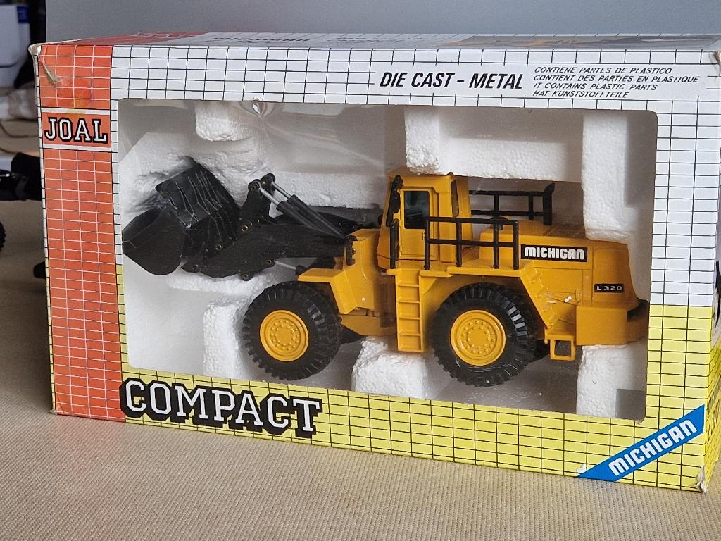 Joal Compact 239 Michigan L 320 graafmachine lader 1:50, Hobby en Vrije tijd, Modelauto's | 1:50, Verzenden, Zo goed als nieuw