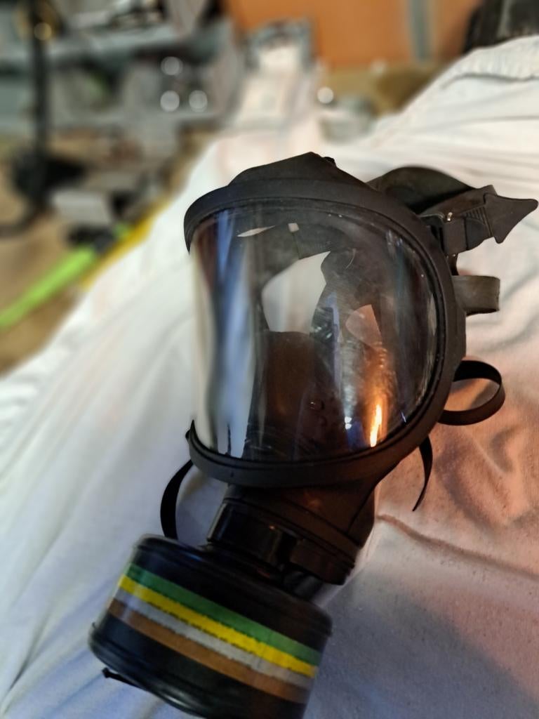 Gasmasker/ volgelaatsmasker, Ophalen