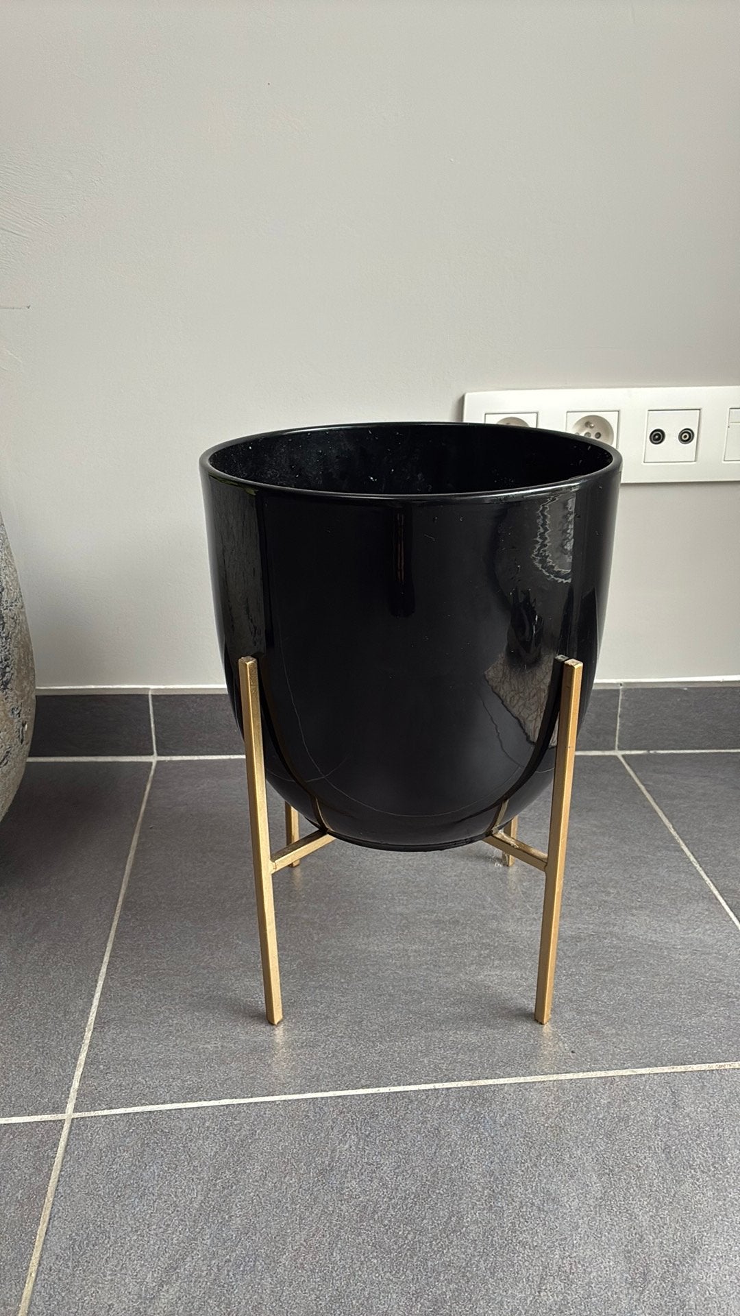 Cachepot zwart met 4 gouden pootjes, Steen, Gebruikt, Rond, Ophalen of Verzenden