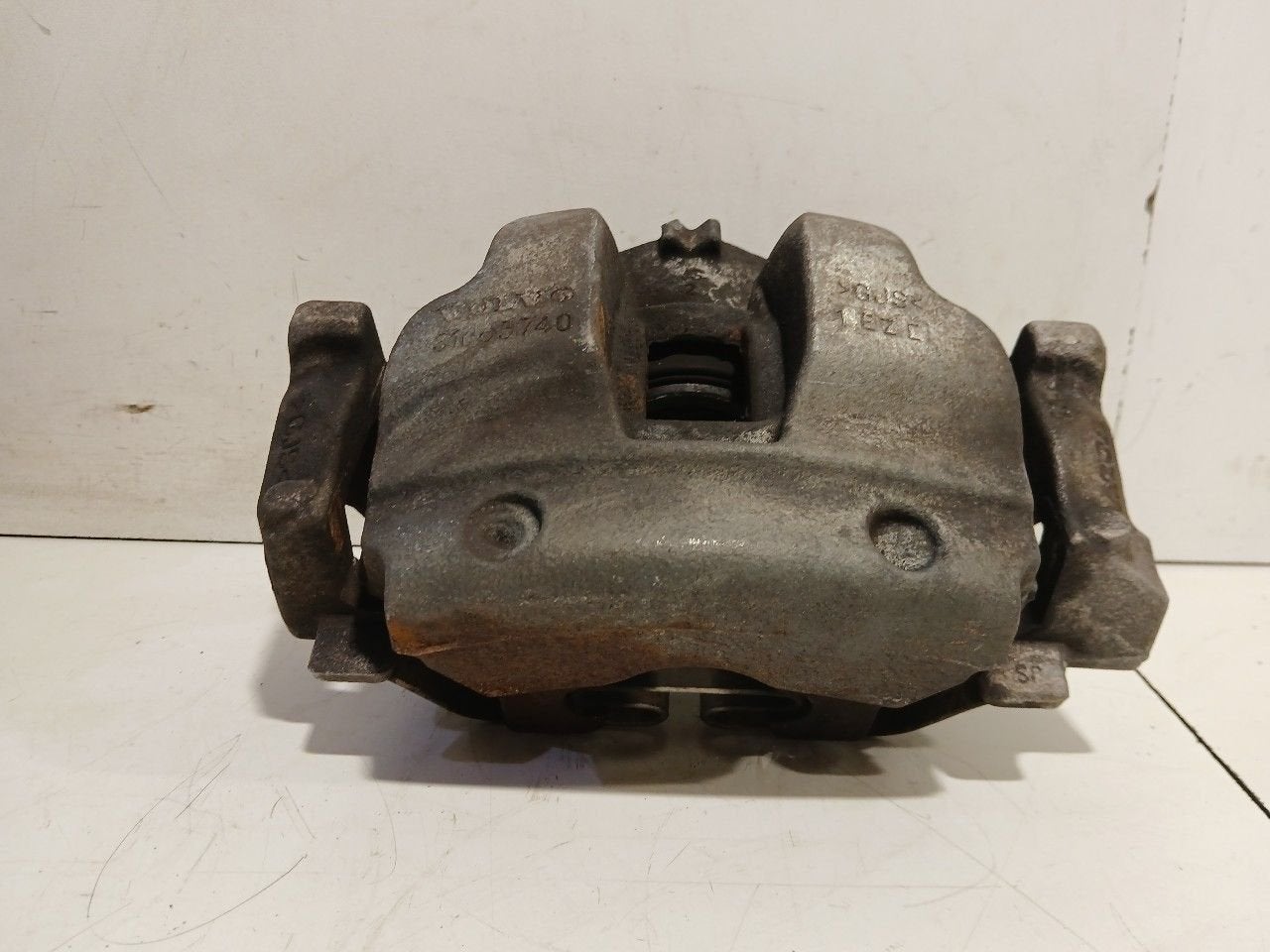 Remklauw links voor Volvo XC60, Onderdelen@venauto.nl, Van der Ven Autorecycling B.V., Ettenseweg 76, 4706 PB Roosendaal, The Netherlands