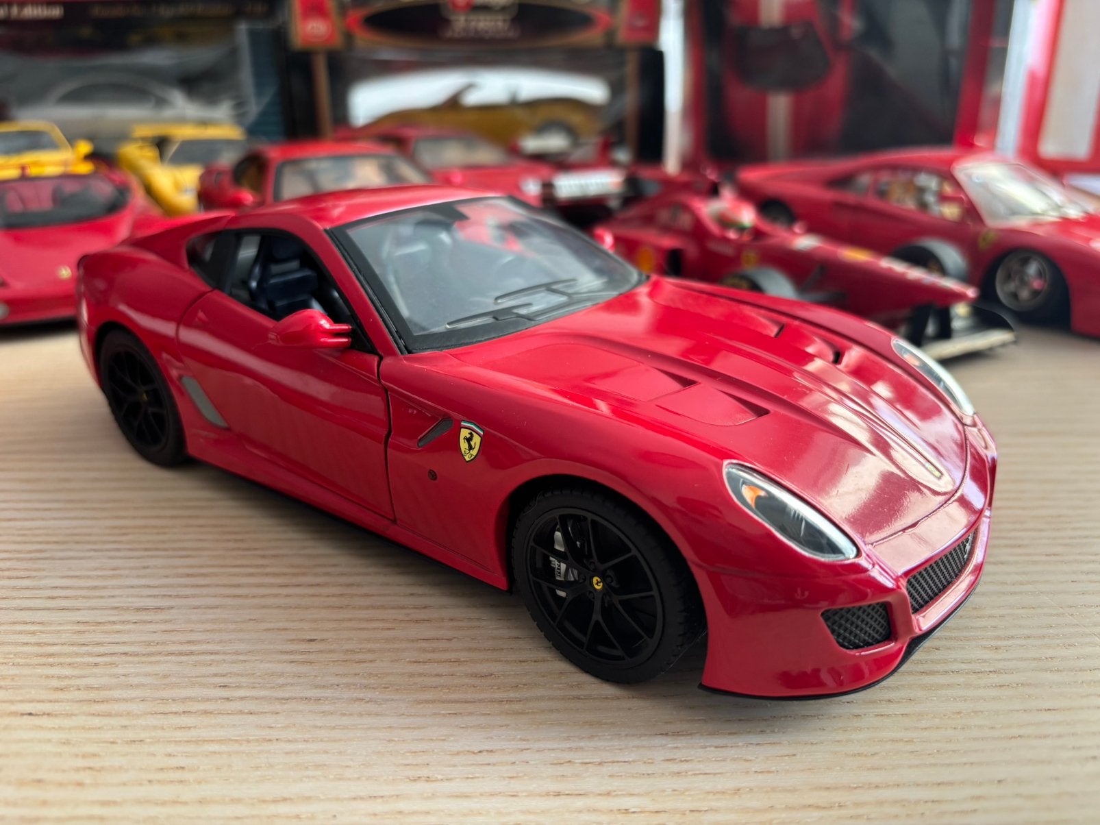 1:18 Ferrari 599 GTO (Hot Wheels), Hobby & Loisirs créatifs, Voitures miniatures | 1:18, Enlèvement ou Envoi, Comme neuf, Voiture