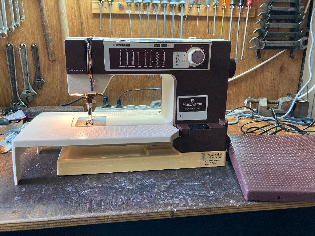 Husqvarna Classica 100 naaimachine, Hobby en Vrije tijd, Ophalen of Verzenden, Gebruikt, Naaimachine, Husqvarna
