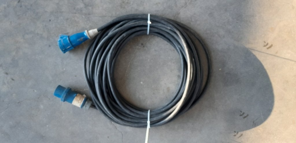 Industriële verlengkabel van 20 m lang, 3 x 220 of 380 V, Ophalen, Gebruikt, ?, Kabel of Snoer