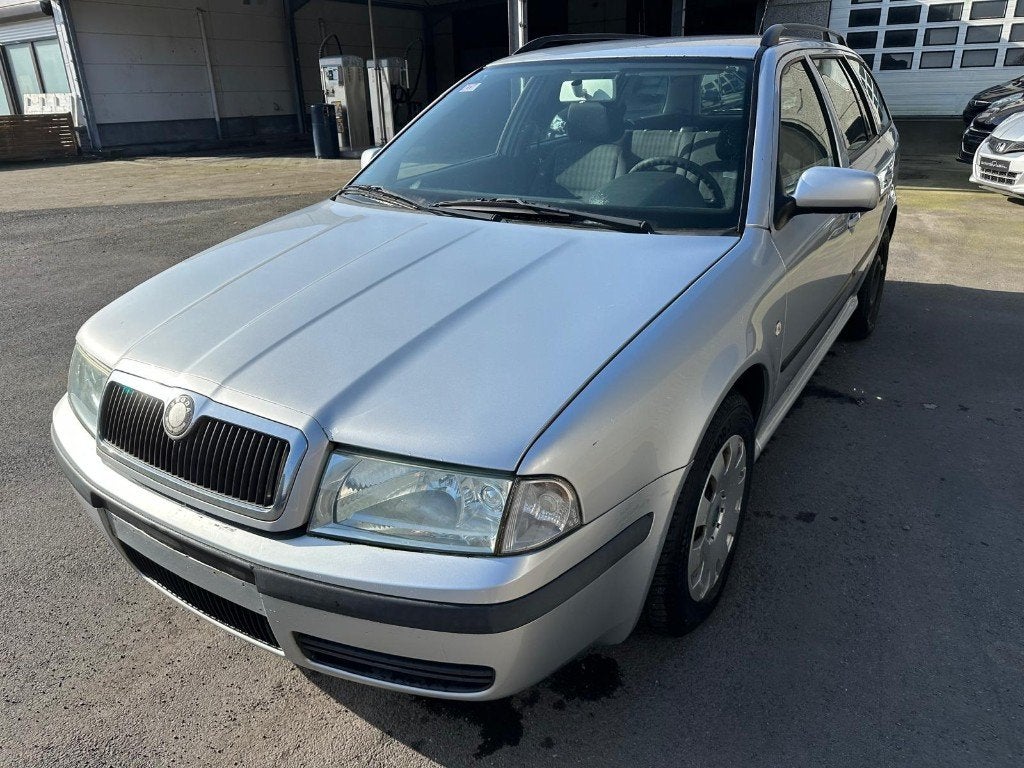 Skoda Octavia 1.9TDI, Voorwielaandrijving, Dealer onderhouden, Stof, Zwart