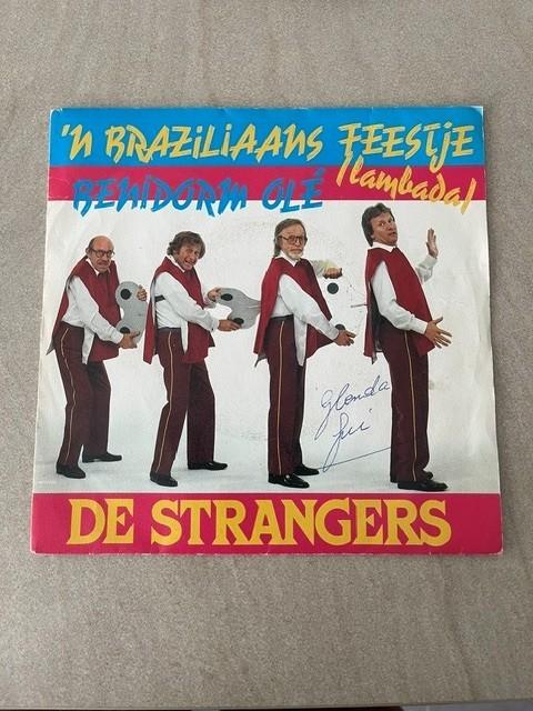 vinyl single- de strangers benidorm olé, Beschermende buitenhoes, Ophalen, Gebruikt, Nederlandstalig