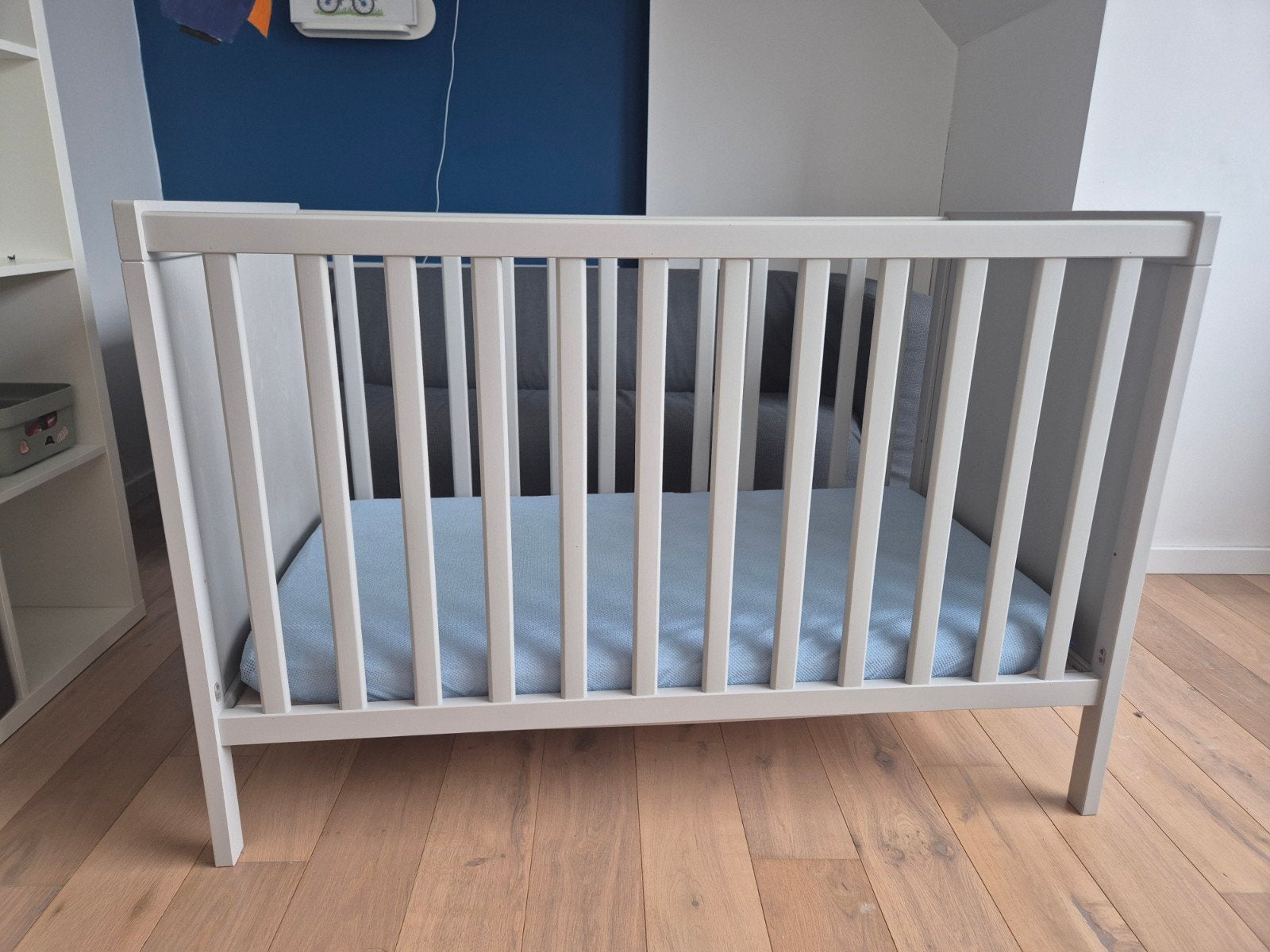 sundvik bed 60 x 120 ikea + matras aerosleep + matrasbescher, Kinderen en Baby's, Ophalen