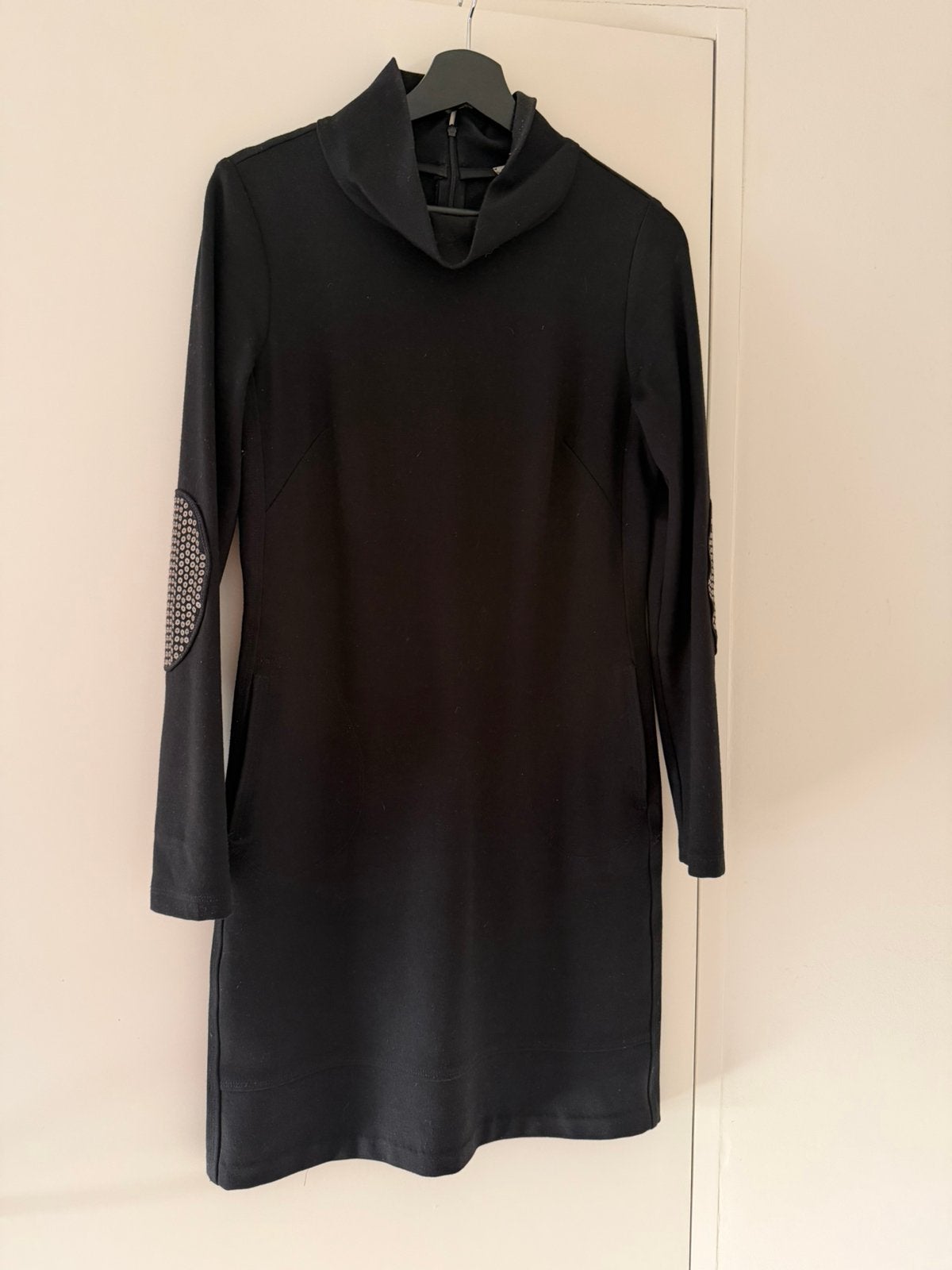 Zwart avondkleedje - Butch - maat 38, Vêtements | Femmes, Taille 38/40 (M), Au-dessus du genou, Enlèvement, Porté