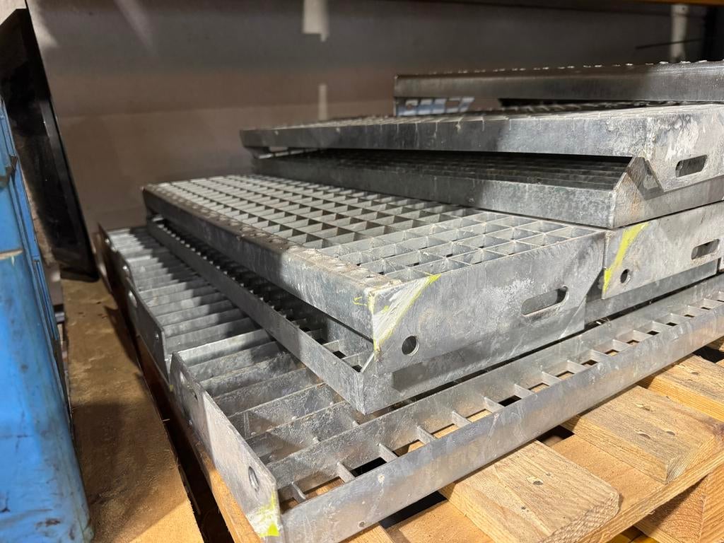 15 galva trap treden 80cm, Ophalen, Zo goed als nieuw