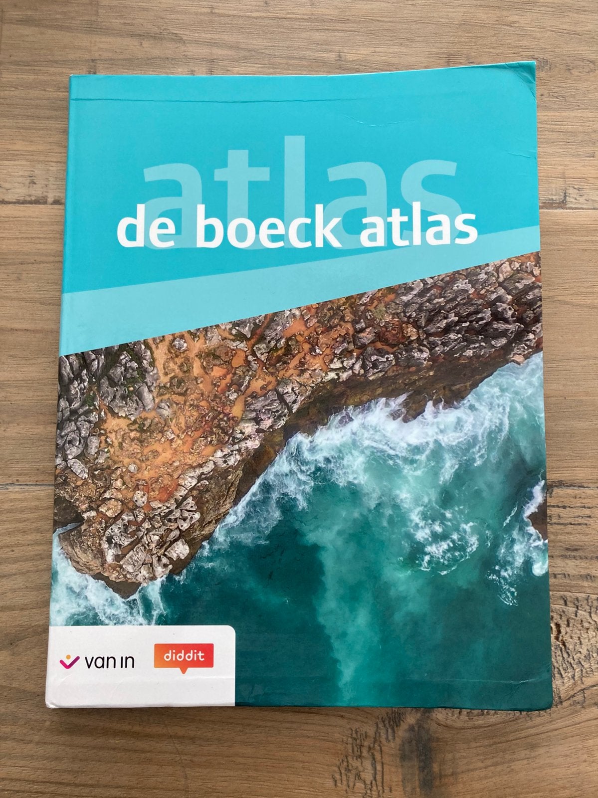 De boeck atlas - soft cover, Boeken, Ophalen, Zo goed als nieuw, ASO, Nederlands