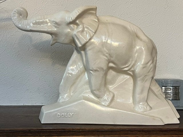 Éléphant en céramique craquelée de Lejan. Nommé Dolly, Enlèvement