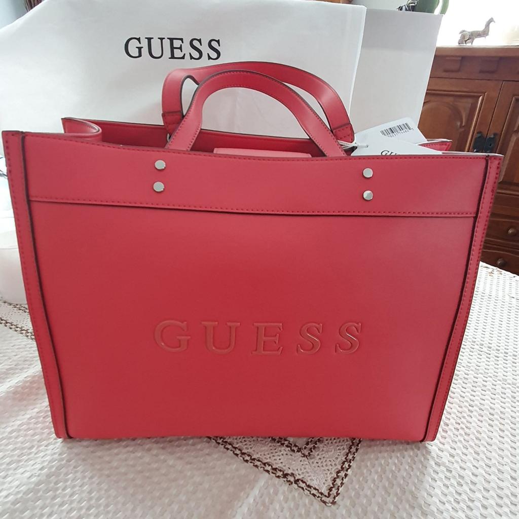 Sac rouge neuf avec housse de protection. GUESS, Enlèvement, Rouge