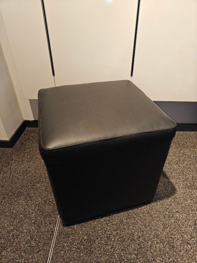 Lederen kubus poef  – 2stuks Taupe / Bruin en 2 stuks zwart, Ophalen, Minder dan 50 cm, Gebruikt, Vierkant