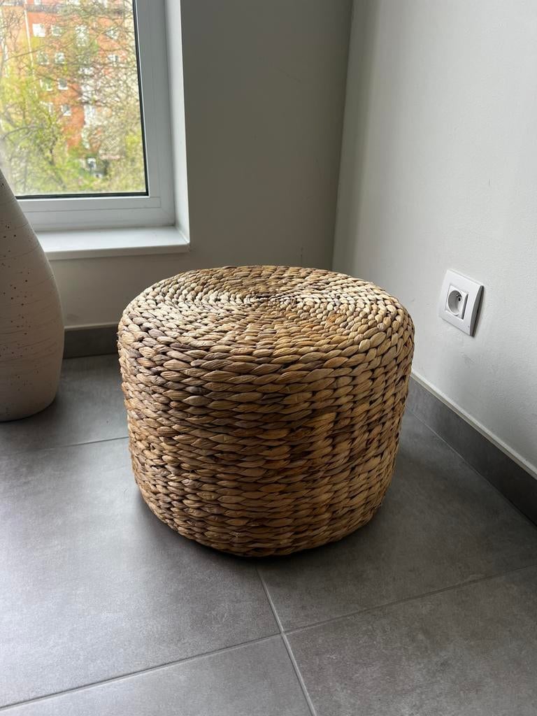 Pouf en jacinthe d’eau tressée – Maison du Monde, Maison & Meubles, Canapés | Repose-pieds & Poufs, Comme neuf, Enlèvement