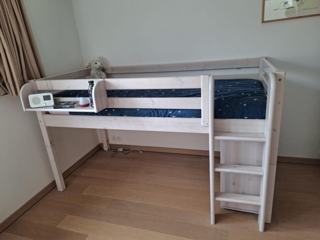 FLEXA uitschuifbaar bed, Kinderen en Baby's, Kinderkamer | Stapelbedden en Hoogslapers, Zo goed als nieuw, Ophalen