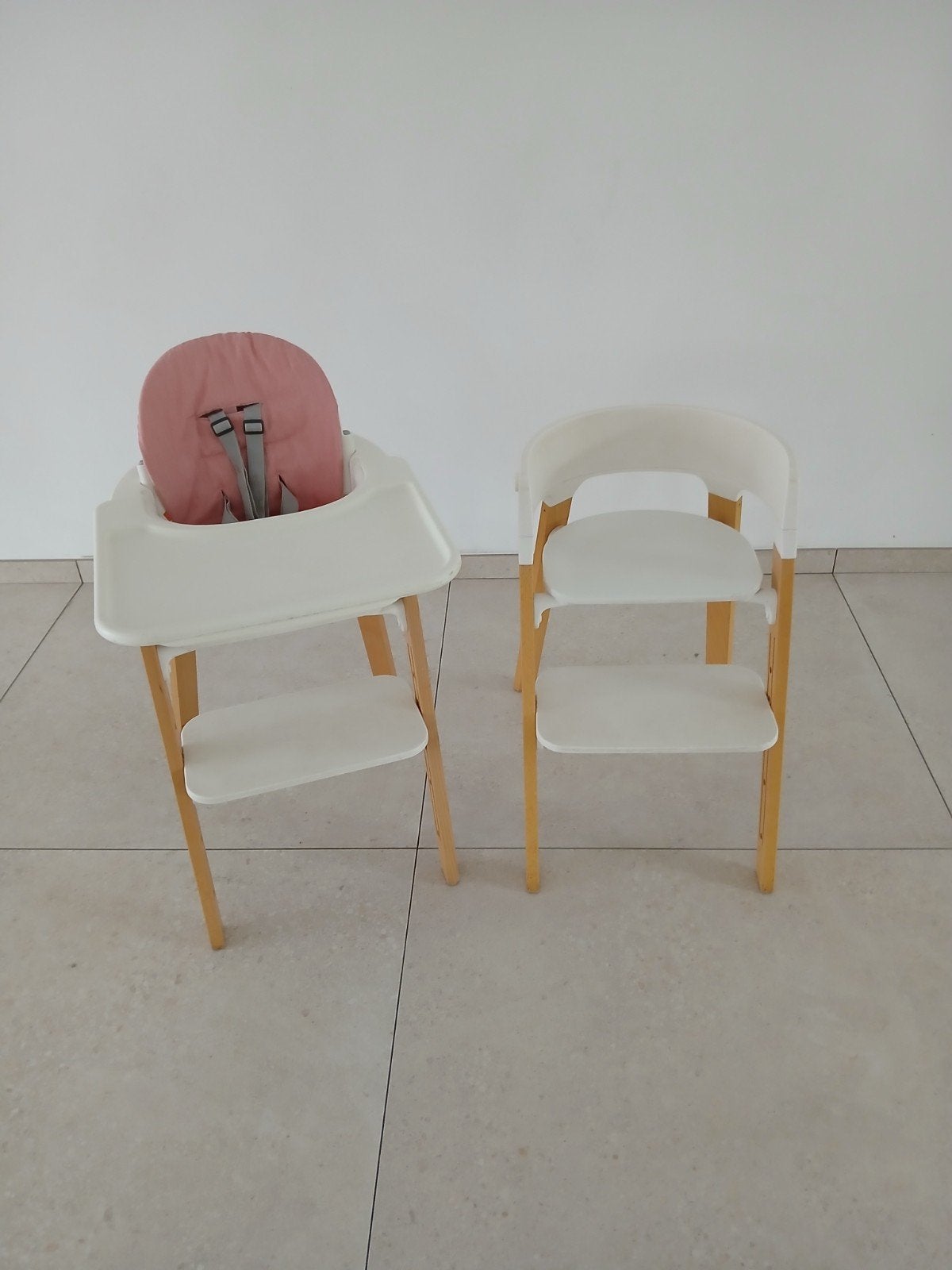 Stokke Steps meegroeistoelen (2x) + Baby Set + Eetblad + Kus, Kinderen en Baby's, Ophalen, Stoel(en)