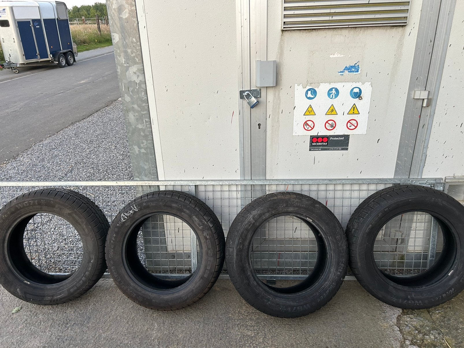 4 pneus hiver 225/60/17 quasi neuf (reste 7mm) roulé 1 mois, Autos : Pièces & Accessoires, Enlèvement