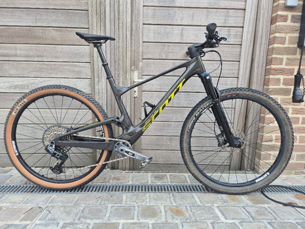 Scott Spark RC Team Issue 2023, Gebruikt, Vering, Meer dan 20 versnellingen, Schijfrem