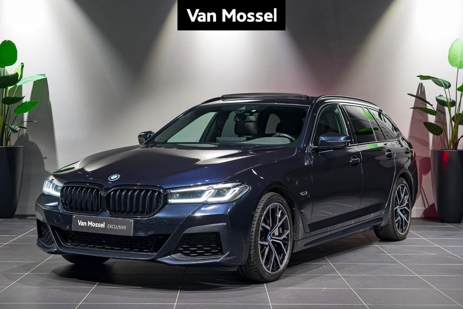 BMW 530 e Touring xDrive SOH 93,7% | M-PACK | PANODAK | CARP, Auto's, 1935 kg, 4 cilinders, Zwart, Plug-in hybride