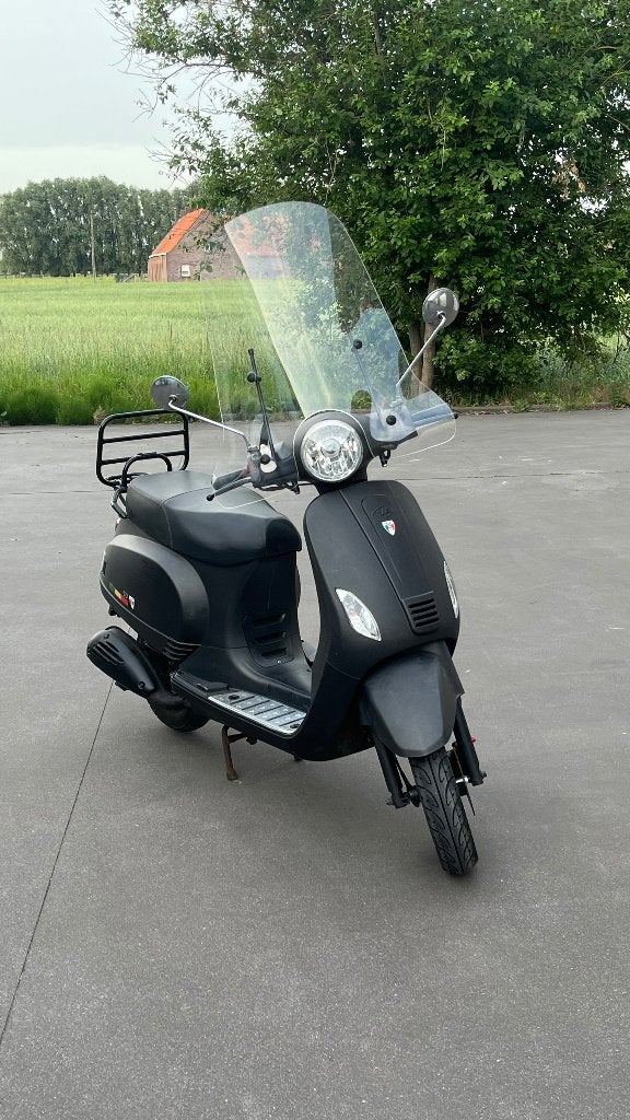 2014 IVA lux50 / gts toscana, Fietsen en Brommers, Snorfietsen en Snorscooters, Zo goed als nieuw, Overige merken, Benzine, Ophalen