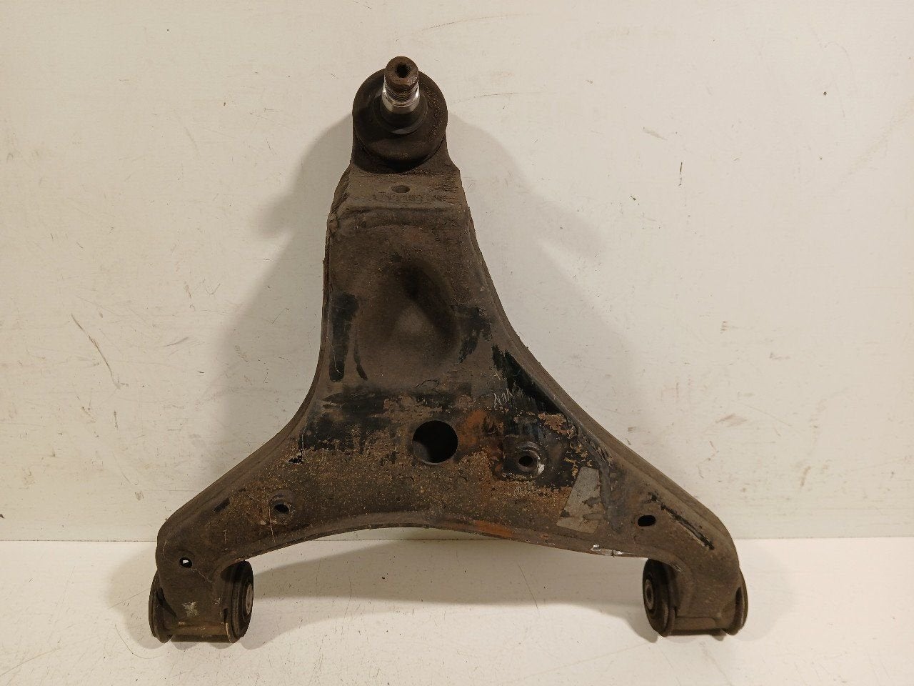 Draagarm rechts voor Mercedes-Benz Sprinter, Onderdelen@venauto.nl, Van der Ven Autorecycling B.V., Gebruikt, Ettenseweg 76, 4706 PB Roosendaal, The Netherlands